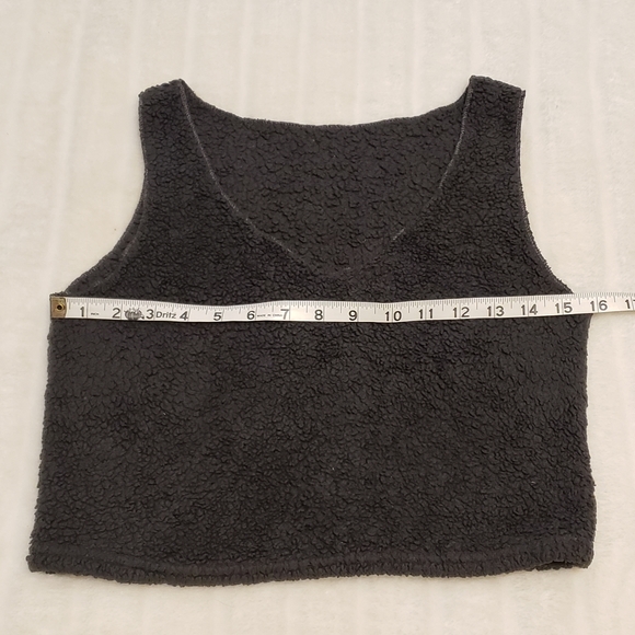 $5 in a Bundle 🦋 Charcoal Gray Cropped V-Neck Teddy Tank - Picture 8 of 10